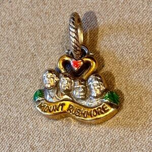 Brighton South Dakota Mt. Rushmore charm in Silver & gold Four presidents Hearts
